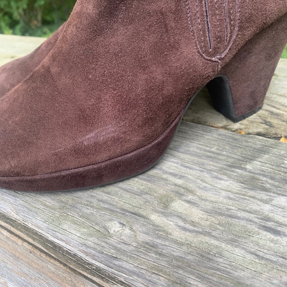Me Too Brown Suede Wedged Ankle Booties Sz. 9 - Picture 10 of 11